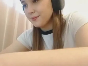 Play this complete video titled LeslieSignaigo Cam porn model from cam4