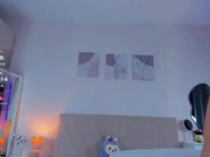 Play the complete video called Marybryannt Cam porn model from cam4