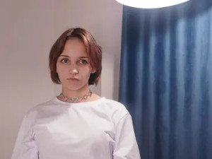 Watch the full clip of ZonaHuson Cam porn model from cam4