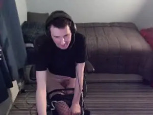 Stream uncensored video titled femboyskye, trans