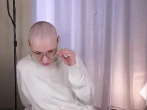 Watch the uncut clip titled BeverleyArzola Cam porn model from cam4