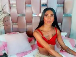 Enjoy watching full video named miayshaveiro, trans