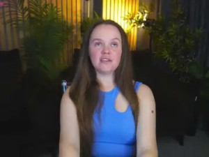 Watch uncensored scene of GoldenPeachy Cam porn model from bongacams