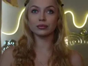 View the uncensored scene called Kellypeachcake Cam porn model from camsoda