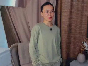View uncensored clip of RavenMuchmore Cam porn model from cam4