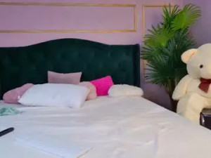 Stream this full clip of Chantalbenz Cam porn model from chaturbate