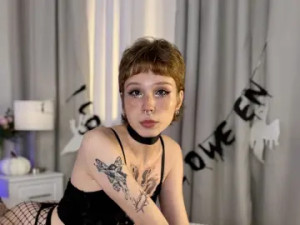 Play this hardcore clip of IrisMur, 19 years old, orange hair trans