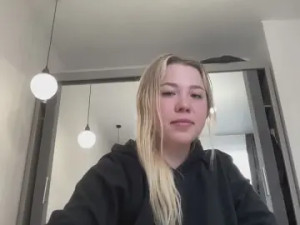 Play full video of Alicevis Cam porn model from cam4