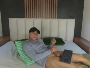 Watch this hardcore scene of XavierFoxx_, 26 years old, male