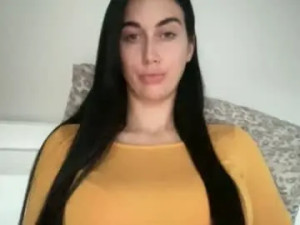 Stream the full scene of Cute_kriss94 Cam porn model from chaturbate