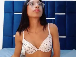 View uncut scene of Lovely_kitten_ Cam porn model from chaturbate