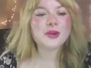 Play HD scene of Lolapeach222 Cam porn model from chaturbate