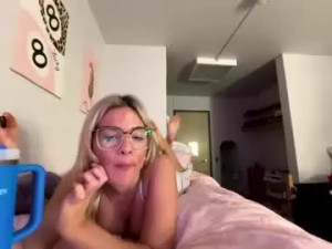Play this full video of Irisxfoxx Cam porn model from chaturbate