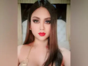 Enjoy watching this hardcore video of IsaRoyale, 24 years old, brown hair trans