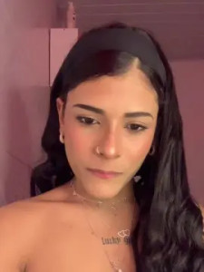 Stream the uncensored video of luluzinhavx, 18 years old, trans