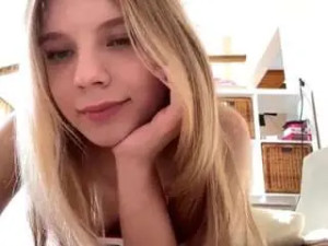 Watch the full movie of Chloe-show Cam porn model from camsoda
