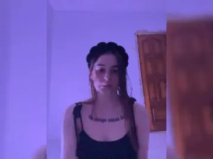 Enjoy watching the complete movie called LinochkaPussy Cam porn model from bongacams