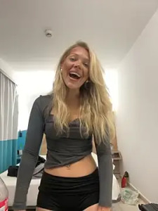 Enjoy watching the full scene titled Bellablows Cam porn model from stripchat