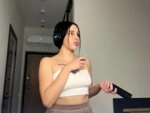 Enjoy watching the complete video named Yaekomcmorran Cam porn model from chaturbate