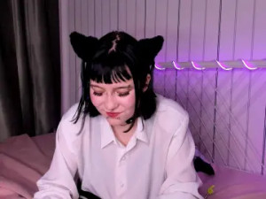 Enjoy watching full clip of CeciliaKarpin Cam porn model from cam4