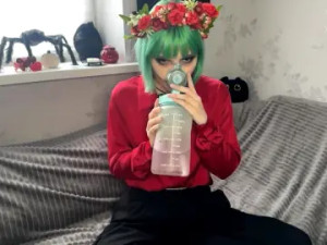 Watch complete clip of KarriFajen Cam porn model from cam4