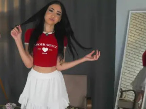 Enjoy watching HD clip of TiaraCoxey Cam porn model from cam4