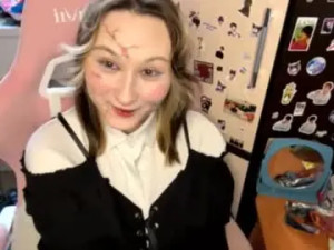 Watch the uncensored scene titled Ravenamesbury Cam porn model from chaturbate