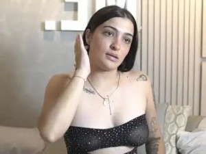 Enjoy watching uncensored scene titled Lunna_velvet Cam porn model from chaturbate