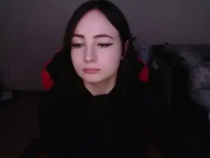 Play the uncut clip called Miss_laralynne Cam porn model from chaturbate