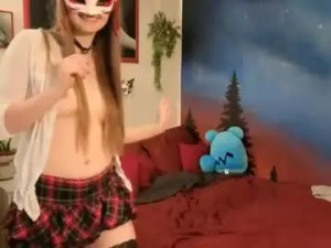 Enjoy watching uncut scene titled Scarletkitsunya Cam porn model from chaturbate