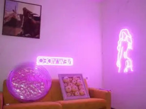 View hardcore scene of Rich_pussy Cam porn model from chaturbate