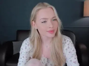 Enjoy watching this hardcore scene named Avroragoldie Cam porn model from chaturbate