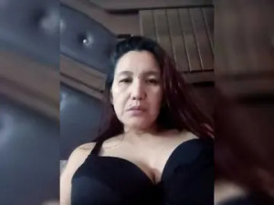 Play full clip called Ladybigass041781 Cam porn model from bongacams