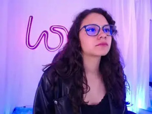 View uncensored scene called Emilirusso Cam porn model from chaturbate