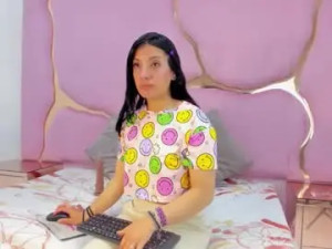 Play complete movie called Zoe_king19 Cam porn model from chaturbate