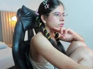 Stream this HD video of Carlina-15 Cam porn model from camsoda