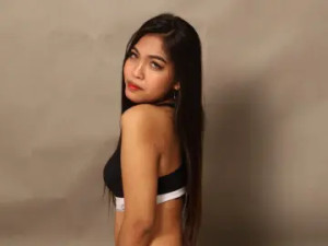 Play the HD scene called HeavenBlake, 21 years old, brunette hair trans