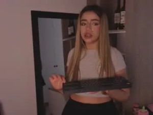 Play this HD video called Peach_heart Cam porn model from chaturbate