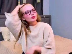 Watch the uncut clip named Mireillelablue Cam porn model from chaturbate