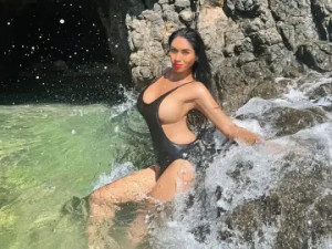 Watch this full video of KatrinaAlawi, 27 years old, brunette hair trans