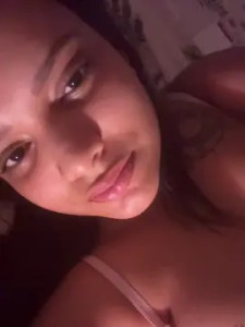 Watch the uncut video titled Melpariz Cam porn model from cam4