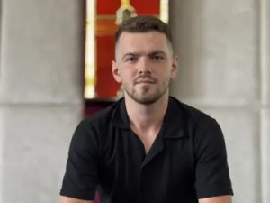 Play this full movie of IkerGale, 25 years old, brown hair male