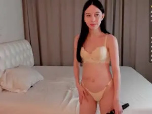 Stream the uncut scene named Elainewilson Cam porn model from chaturbate