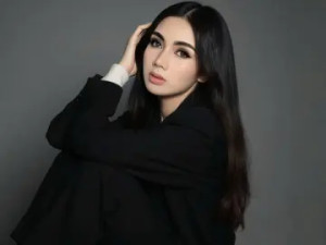 Stream the HD video called LianaSamson, 23 years old, brunette hair trans