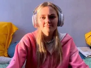 View uncut clip named Kristynsweadner Cam porn model from camsoda