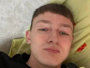 Stream the uncut clip of MikkiForus, brown hair male