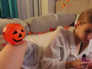 Enjoy watching this uncut scene of ElissaKlebanow Cam porn model from cam4