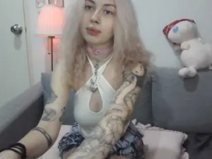 Enjoy watching the uncensored scene called EmilyFlowers Cam porn model from bongacams