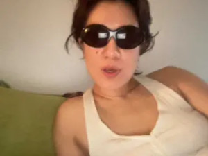 Enjoy watching the HD scene titled Yummyyumyum Cam porn model from bongacams