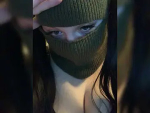 Watch the complete scene of ZetaJones Cam porn model from bongacams